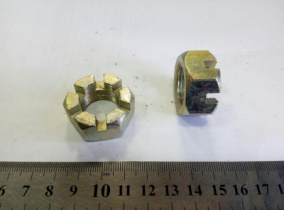 Гайка М20х1,5 корончатая