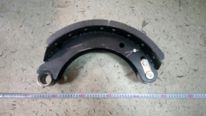 Колодка тормозная п/п левая 160мм,д-420мм