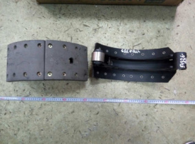 Колодка тормозная п/п левая 160мм,д-420мм