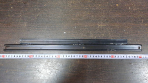 Обойма стекла опускного правая