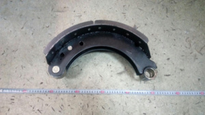 Колодка тормозная п/п правая 160мм,д-420мм