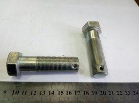 Болт М20х1,5-6Нх70+гайка+шайба прибора буксир. к раме в сб