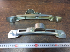 Кронштейн крепл брыз-ка пластм-го	42 мм (хомут+пластина+гайки)