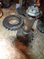 Шестерни ведущая и ведомая (15/24) без чашекмелк шлиц 65 мм